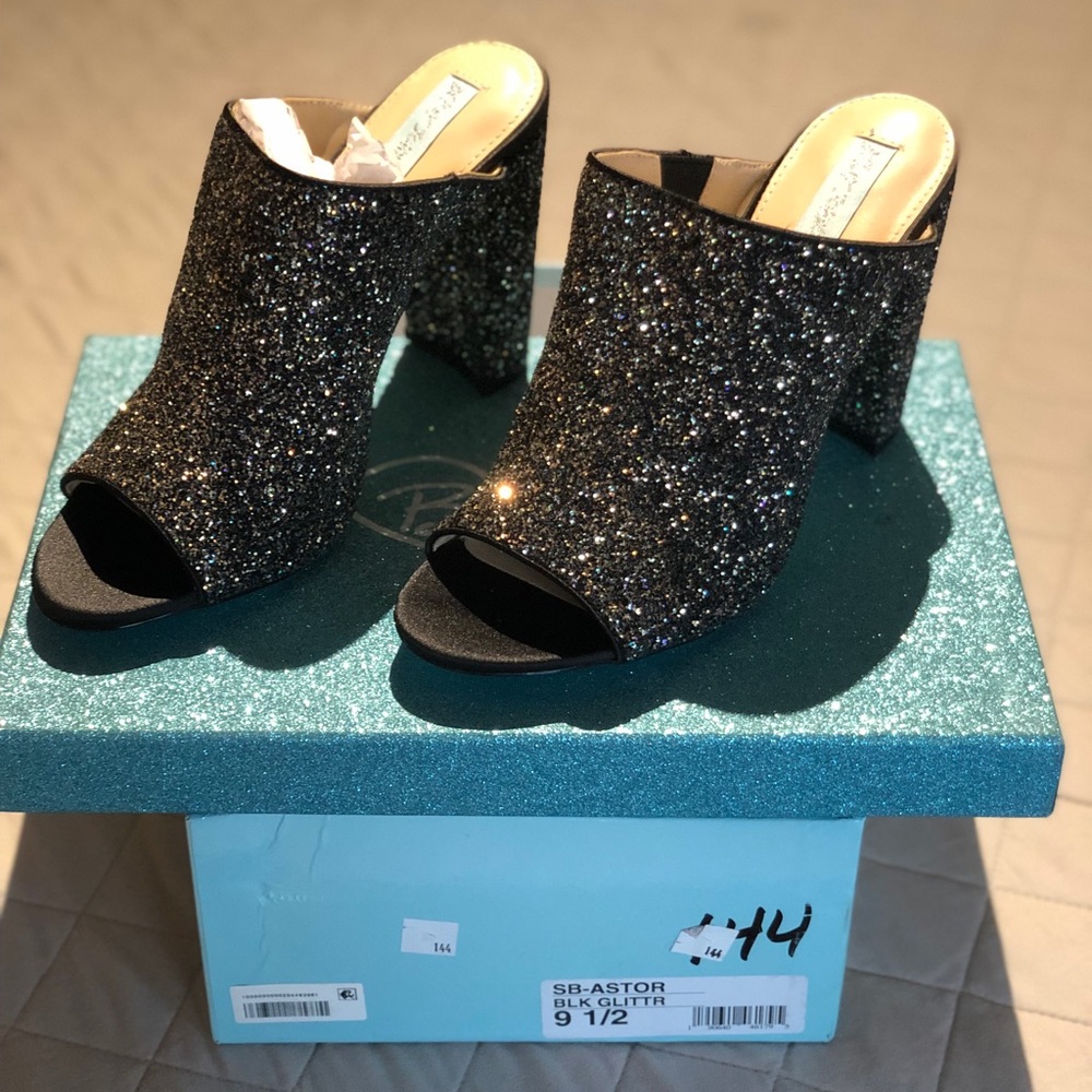 Blue by Betsey Johnson Women's Astor Pump